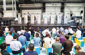 Speedmaster CD 102-7+L printed the “Thank you box” and showcased the Heidelberg Multicolor solution.