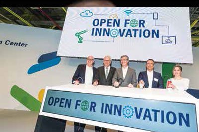 “Open for Innovation” – some 200 guests watch Baden-Württemberg’s Minister President Winfried Kretschmann and Heidelberg CEO Rainer Hundsdörfer officially open the world market leader’s new Innovation Center at the Wiesloch- Walldorf site.