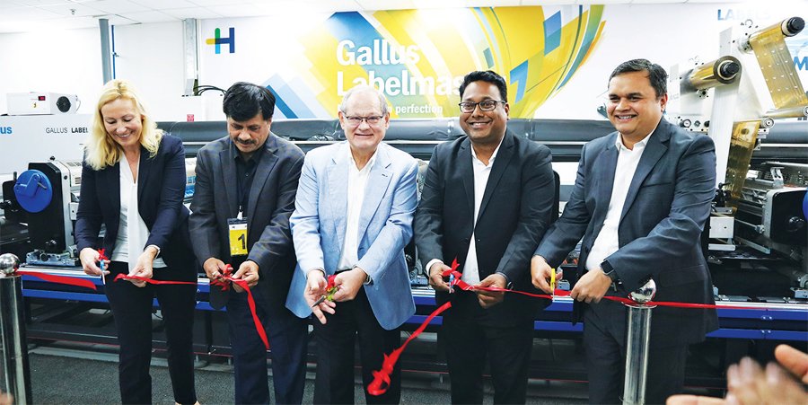 (LtoR) Silvia Spatt, Head Sales Cluster – Gallus, Raveendra Joshi, President – Pune Press Owner Association, Ferdinand Rueesch, Senior Vice President, Gallus, Samir Patkar, President – Heidelberg India, Parag Bagade, Head – SAPSSA, Avery Dennison